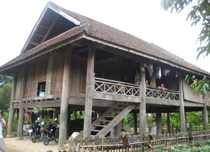 Stelzenhaus der vietnamesischen Volksgruppen