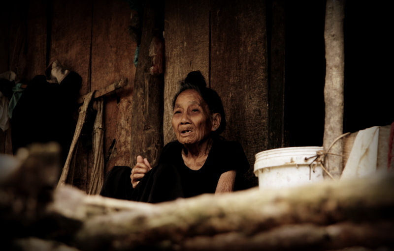Alte ethnische Frau in Nordvietnam
