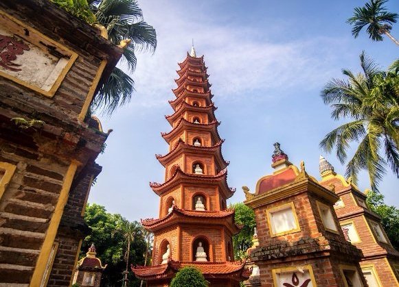 der-turm-der-pagode-tran-quoc-hanoi-vietnam