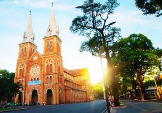 notre-dame-cathedral-saigon-travel-blog-vietnam