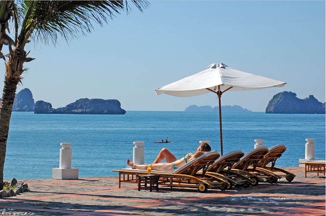 bronzage-sur-la-plage-de-catba