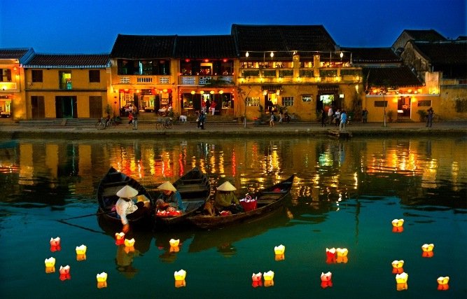 schönes Foto, Reise nach Hoi An Vietnam, Lampen auf dem Wasser