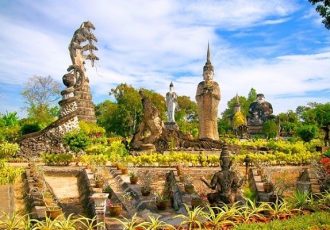statuenfeld-vientiane-laos1