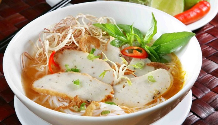 nouilles-aux-boulettes-de-poisson-nha-trang-vietnam