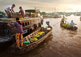 Floating-Market-Mekong-Vietnam-500x331-1