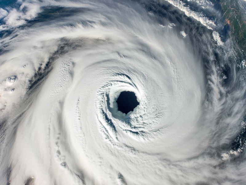 Bild des Taifuns Yagi mit einem deutlich sichtbaren Sturmauge und dichten Spiralwolken