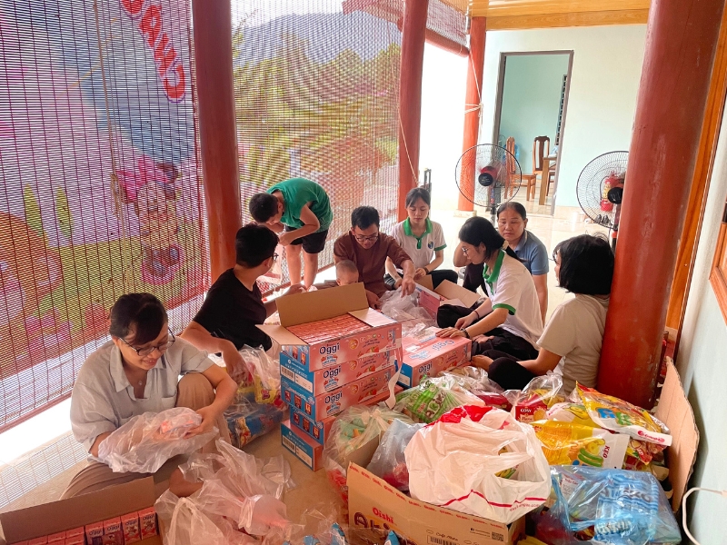 Das Team von Horizon Vietnam bereitete Geschenke für die Kinder anlässlich des Internationalen Kindertages am 1. Juni vor.