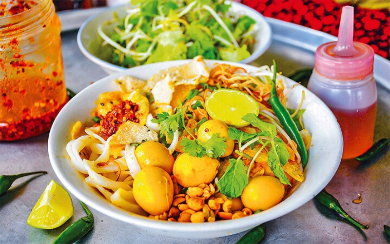 Mi Phu Chiêm (Nouilles de Phú Chiêm)