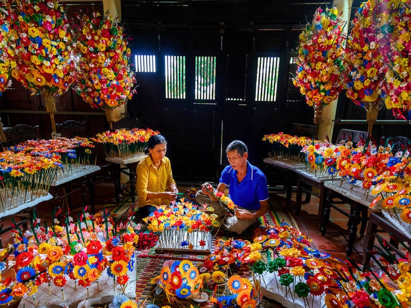 Explorez le village des fleurs en papier de Thanh Tiên