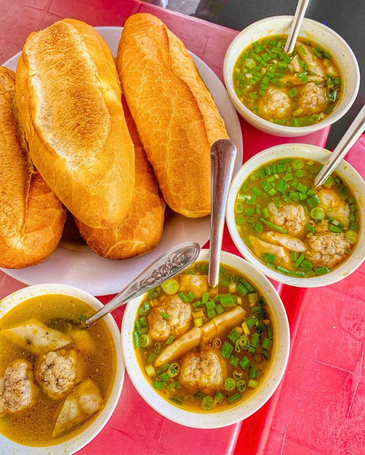 Banh-mi-xiu-mai