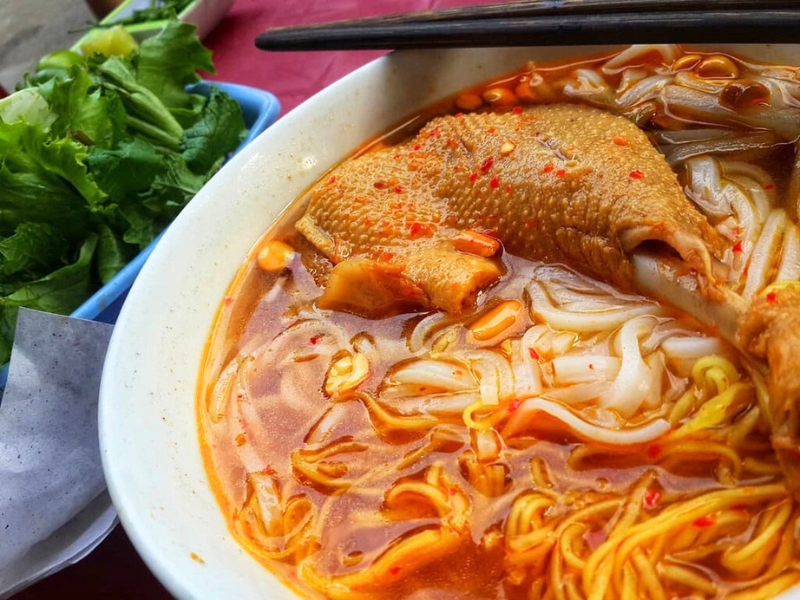 Mi Quang lebt Quang Entennudeln