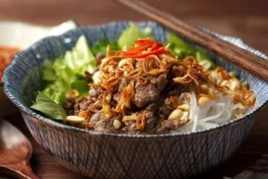 Bun Bo Nam Bo: Rezept für den berühmten vietnamesischen Reisnudelsalat