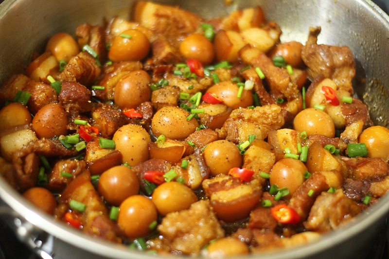 Thit kho trung
