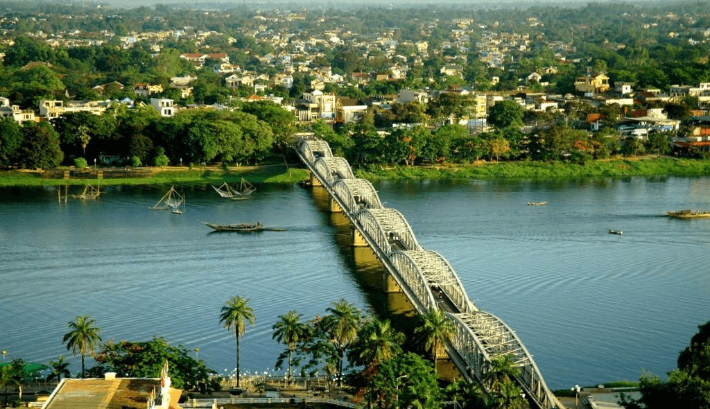 Truong-Tien-Brücke über den Parfümfluss in Hue