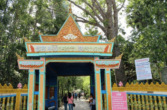 Eingangstor der Fledermaus-Pagode in Soc Trang