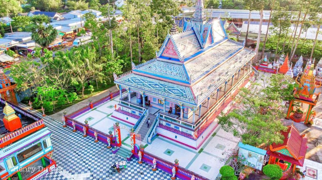 Mehrfarbiges Dach der Chen-Kiêu-Pagode