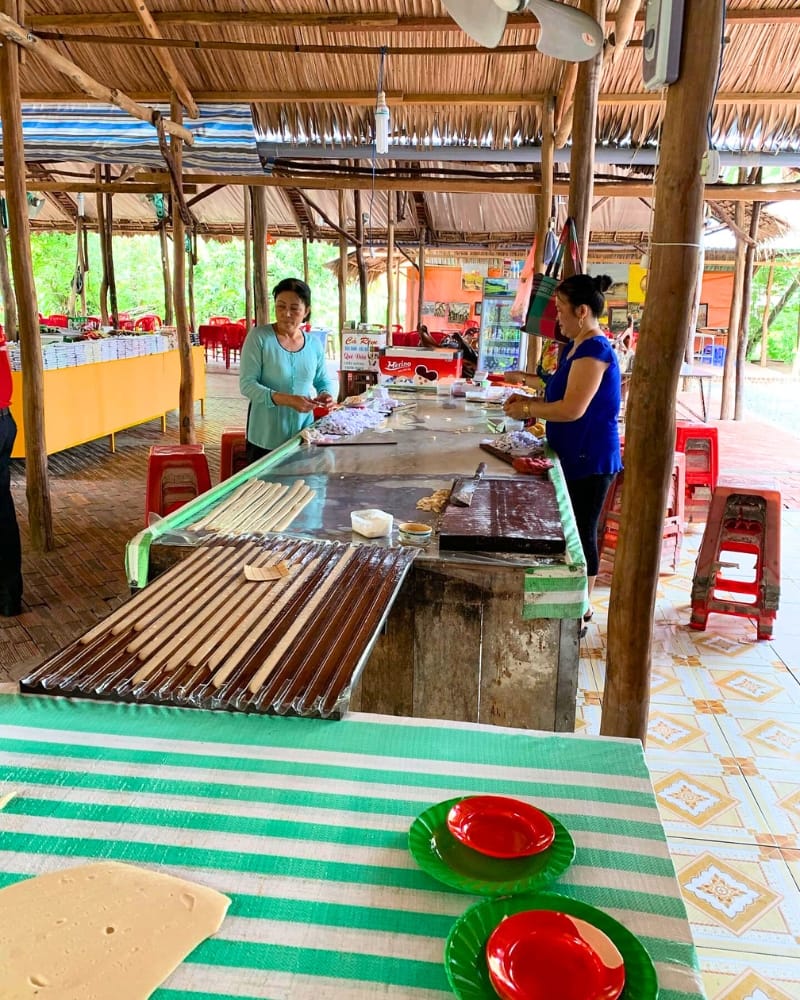 Werkstatt zur Herstellung von Kokosbonbons in Ben Tre