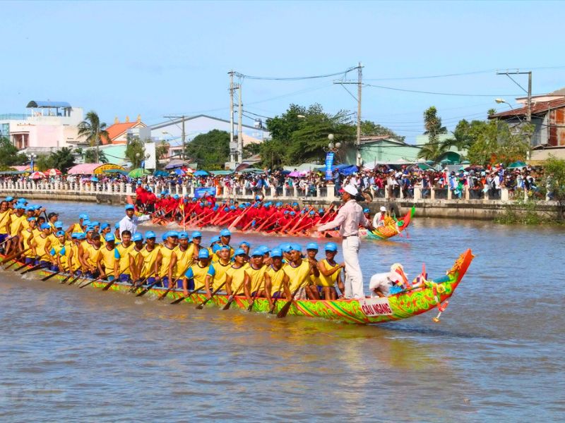 Ghe-Ngo-Bootsrennen beim Ooc-Om-Bok-Festival in Soc Trang