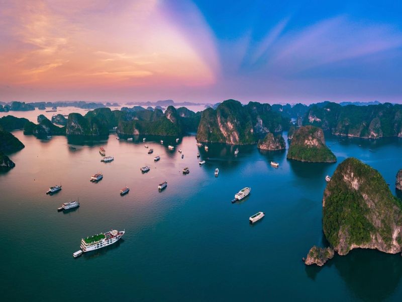 Halong-Bucht im Abendlicht
