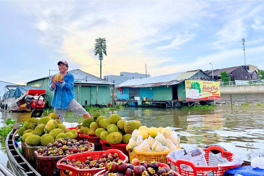 Obsthändler auf dem schwimmenden Markt von Cai Rang