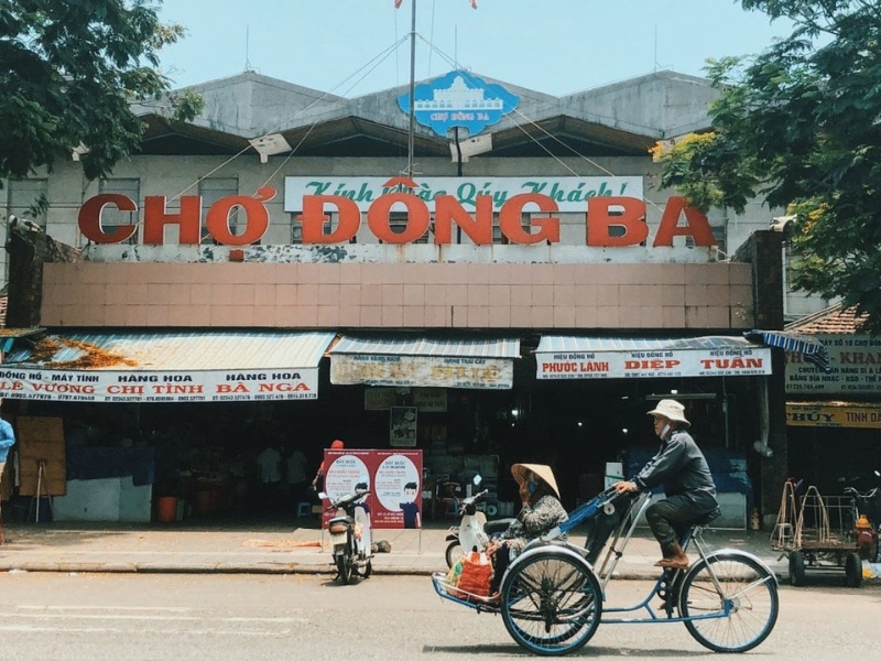 Über den Markt Dong Ba von Huế schlendern