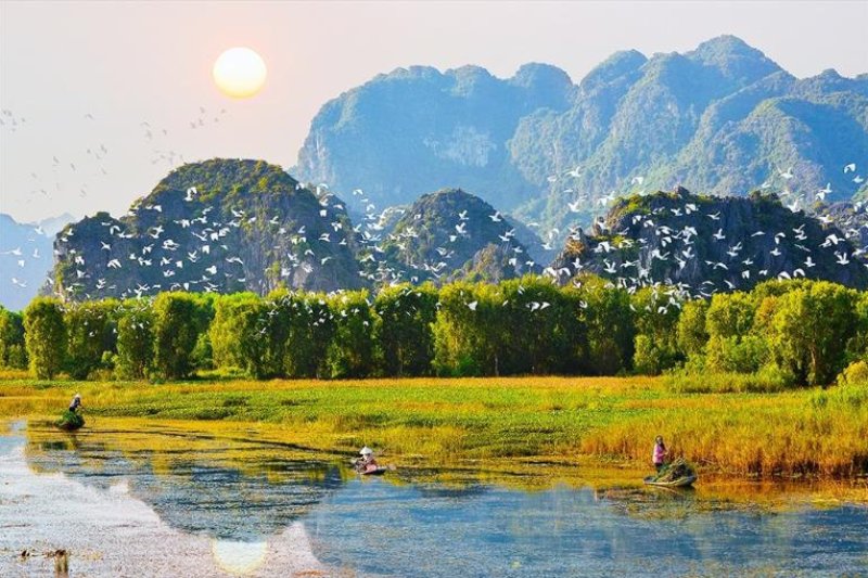 Van Long – friedliches Naturschutzgebiet mit den für Ninh Binh typischen Karstlandschaften